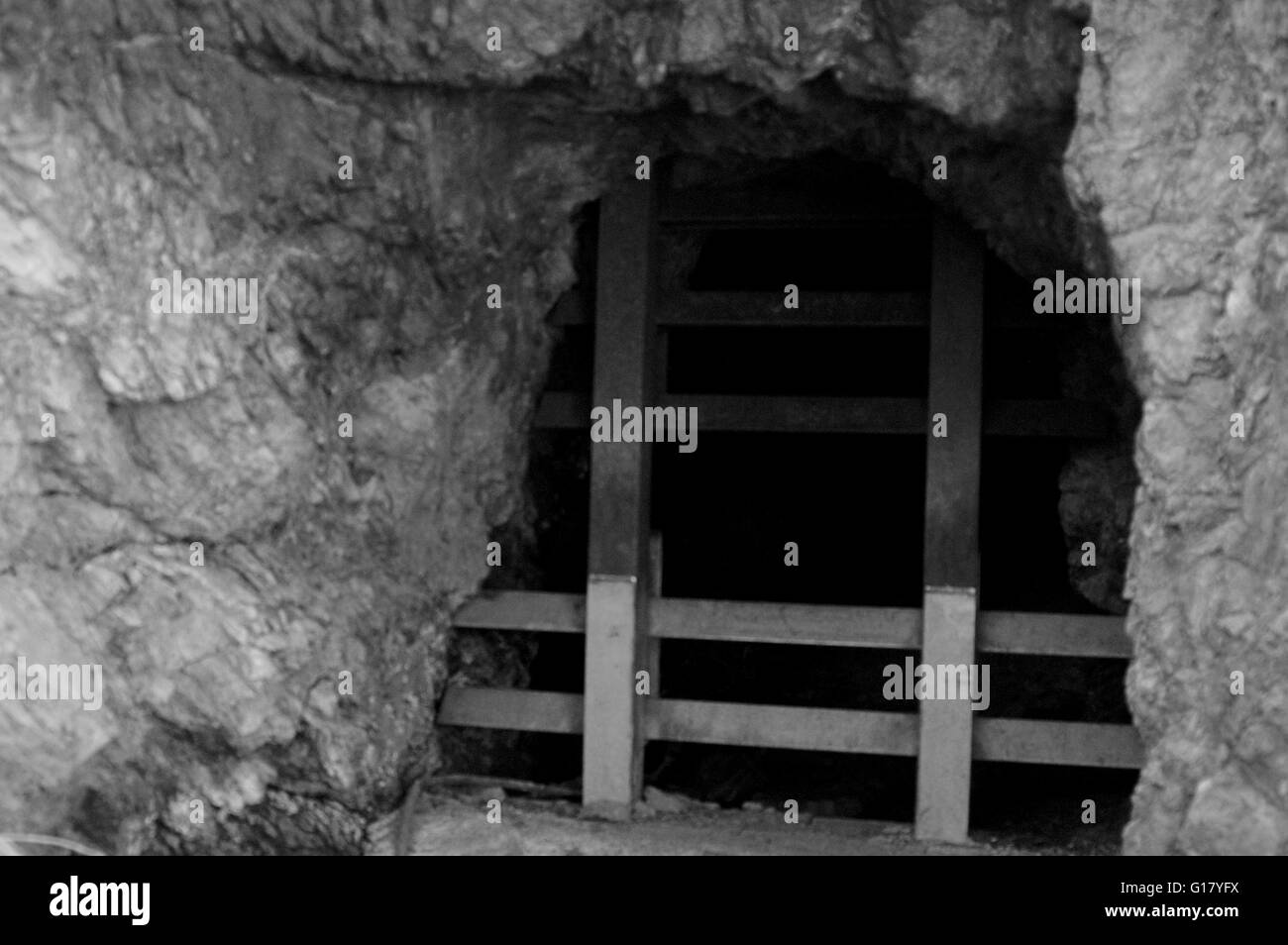 Abandoned mineshaft hires stock photography and images Alamy