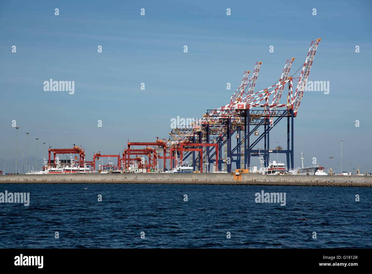 Container ship gantries hi-res stock photography and images - Alamy