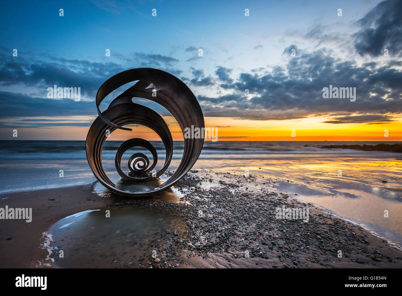 Mary’s Shell,sunset at cleveleys,fylde coast,lancashire,england,uk,europe,The enormous conch shell was designed and created at C Stock Photo