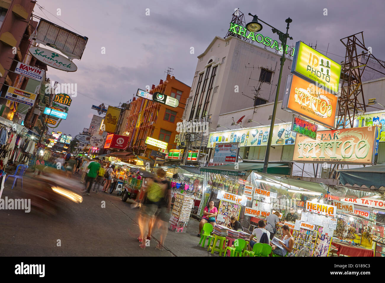 Khaosan Road at night, Bangkok, Thailand Stock Photo