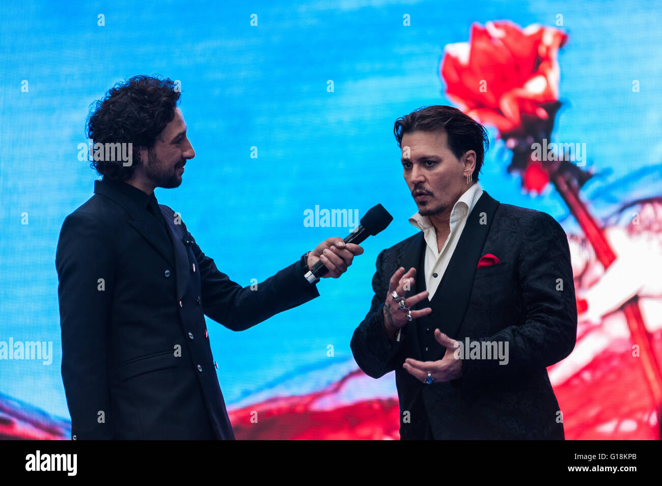 London, UK. 10th May 2016. Johnny Depp on the stage during the European movie premiere of 'Alice Through The Looking Glass' in London's Leicester Square. Wiktor Szymanowicz/Alamy Live News Stock Photo