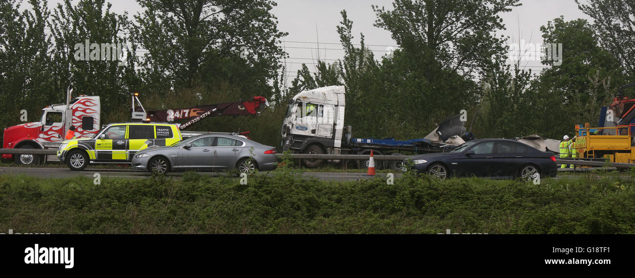 Reading, Berkshire, UK. 11th May 2016. Driver killed as lorry smashes through central reservation   A 49-year-old lorry driver has died after his vehicle overturned on the M4 near Reading on Wednesday morning.  Police have closed the motorway eastbound between junction 13 and 11 and two lanes have been shut on the westbound side of the carriageway.  The eastbound closures have caused seven miles of tailbacks.  The lorry, which crashed at just before 5am this morning, appears to have hit the central reservation and overturned. An investigation has been launched. Credit:  uknip/Alamy Live News Stock Photo