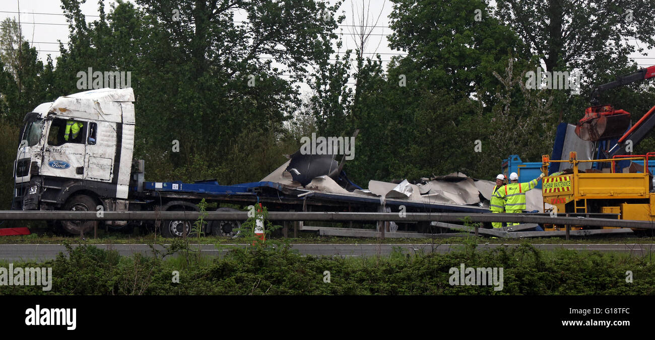 Reading, Berkshire, UK. 11th May 2016. Driver killed as lorry smashes through central reservation   A 49-year-old lorry driver has died after his vehicle overturned on the M4 near Reading on Wednesday morning.  Police have closed the motorway eastbound between junction 13 and 11 and two lanes have been shut on the westbound side of the carriageway.  The eastbound closures have caused seven miles of tailbacks.  The lorry, which crashed at just before 5am this morning, appears to have hit the central reservation and overturned. An investigation has been launched. Credit:  uknip/Alamy Live News Stock Photo