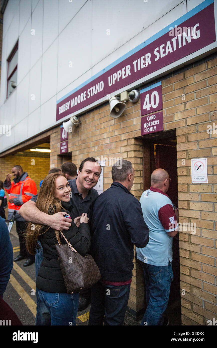 London, UK. 10th May, 2016. West Ham fans queue at turnstiles in the ...