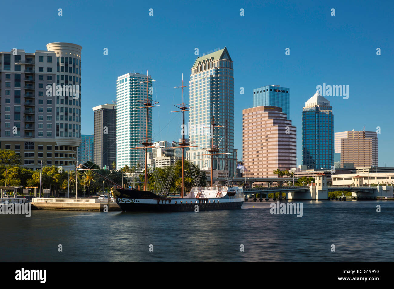 'Pirate' ship Jose Gasparilla (party, festival boat) with skyline of Tampa, Florida, USA Stock Photo