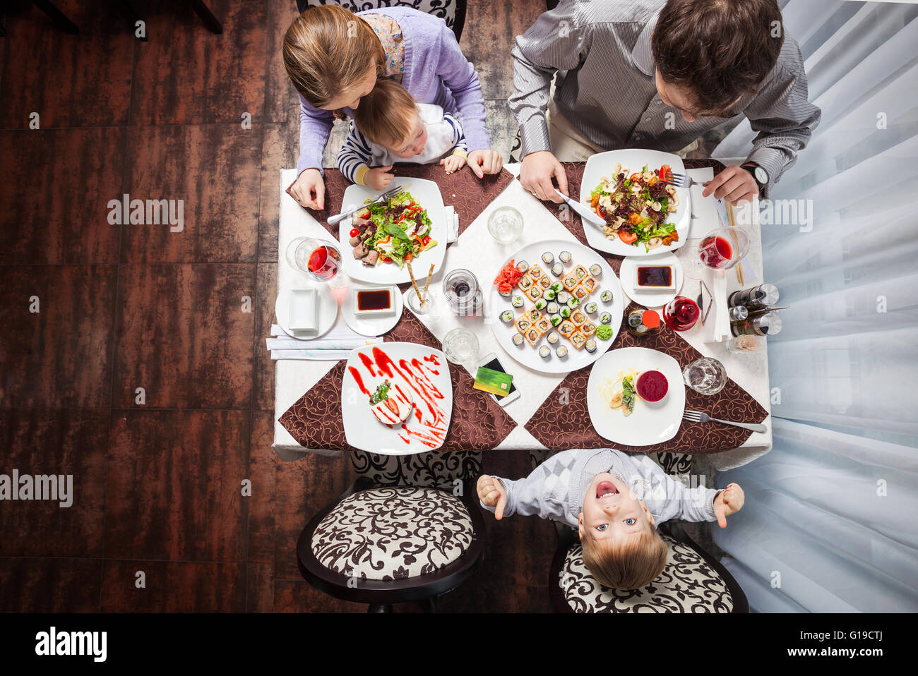 Family having dinner table hi-res stock photography and images - Alamy