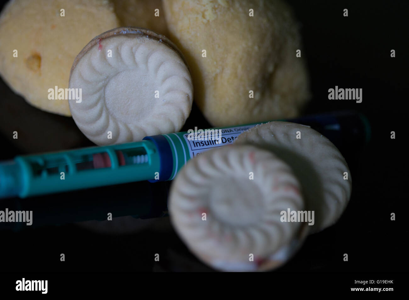 Insulin pen with blood sugar meter & test strip,used in the treatment