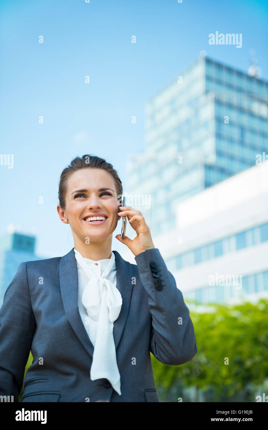 Business woman speak cell hi-res stock photography and images - Alamy