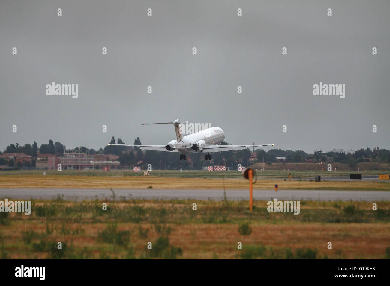 Meridiana plane hi-res stock photography and images - Alamy, image size:1300x956