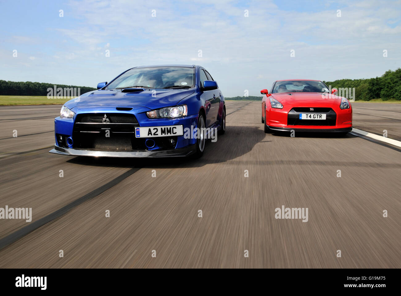 09 Nissan Gt R R35 And Mitsubishi Exo X Japanese Supercar Rivals Stock Photo Alamy