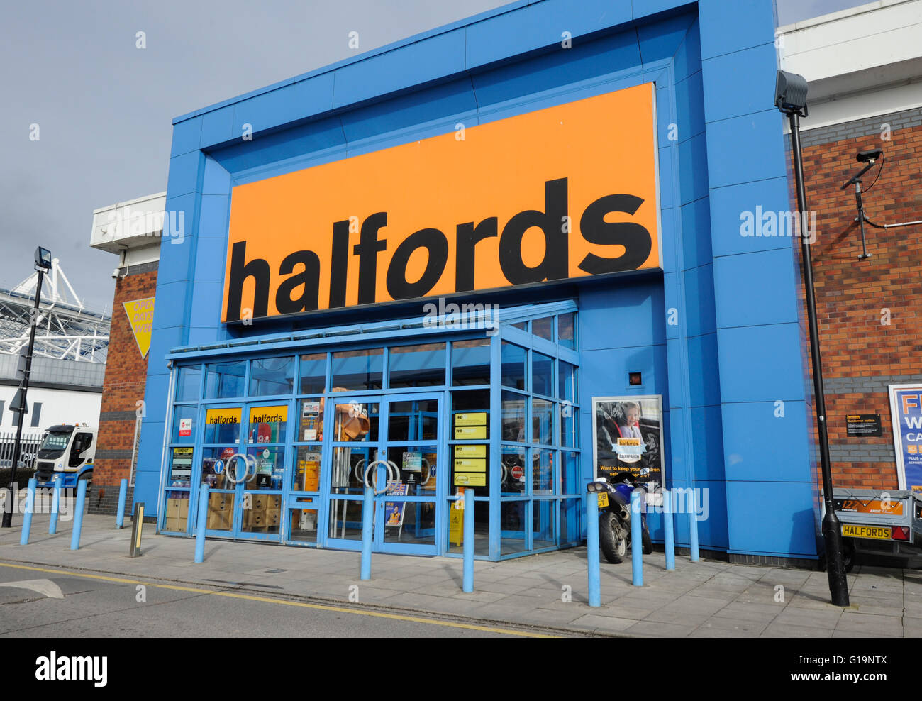 Autocentre halfords uk hires stock photography and images Alamy