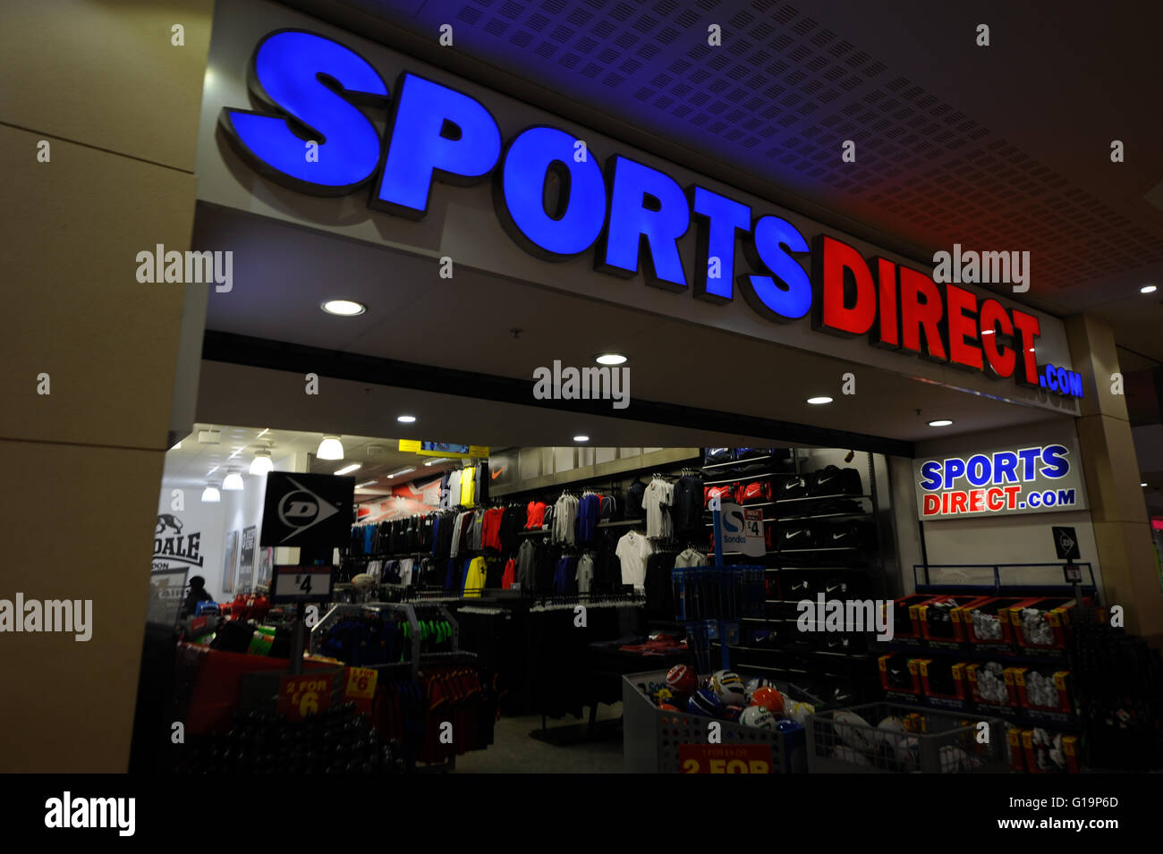 Sports direct sportswear hi-res stock photography and images - Alamy