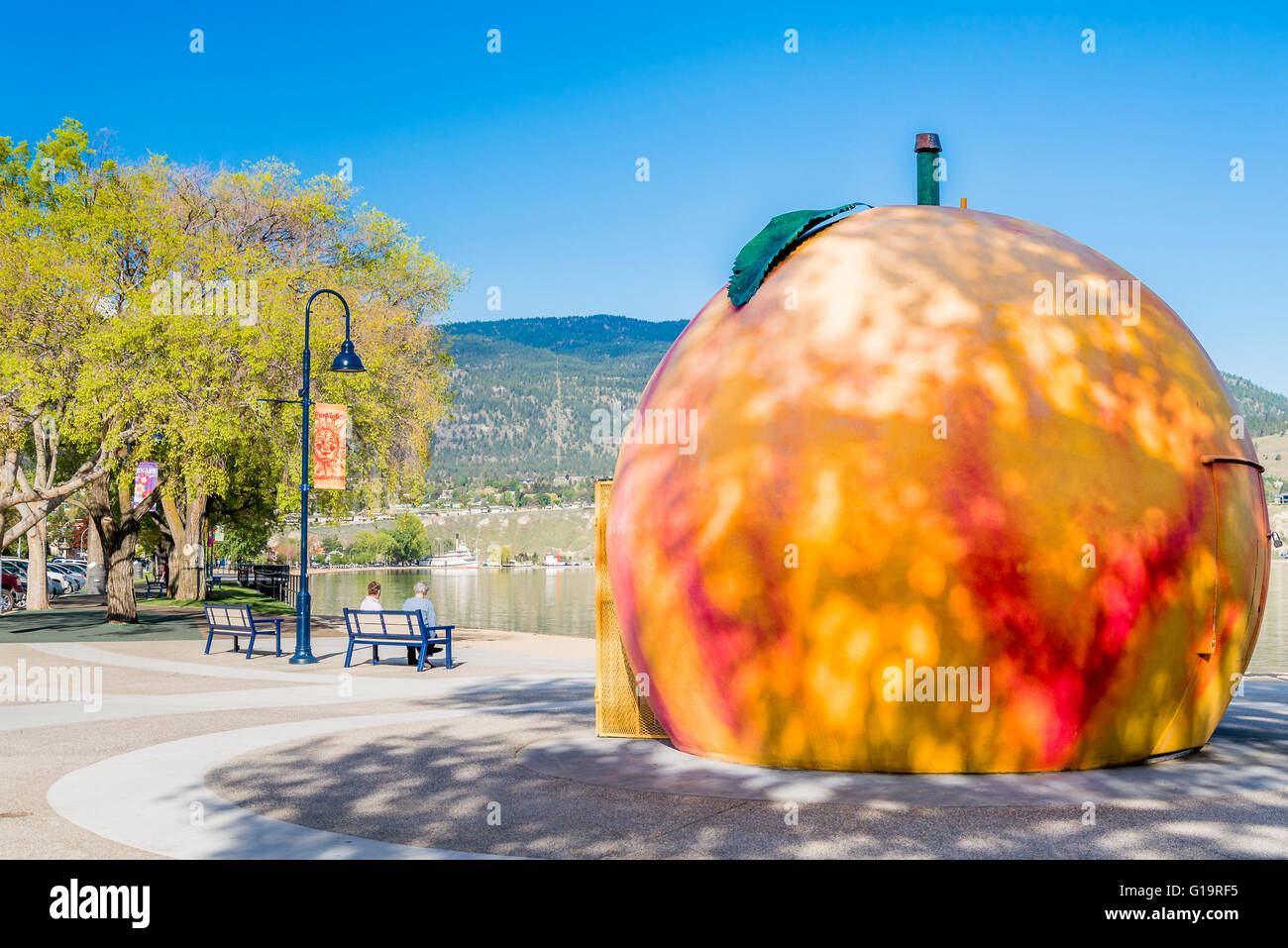 Giant peach refreshment kiosk Penticton, Okanagan Valley, BC British Columbia, Canada Stock Photo