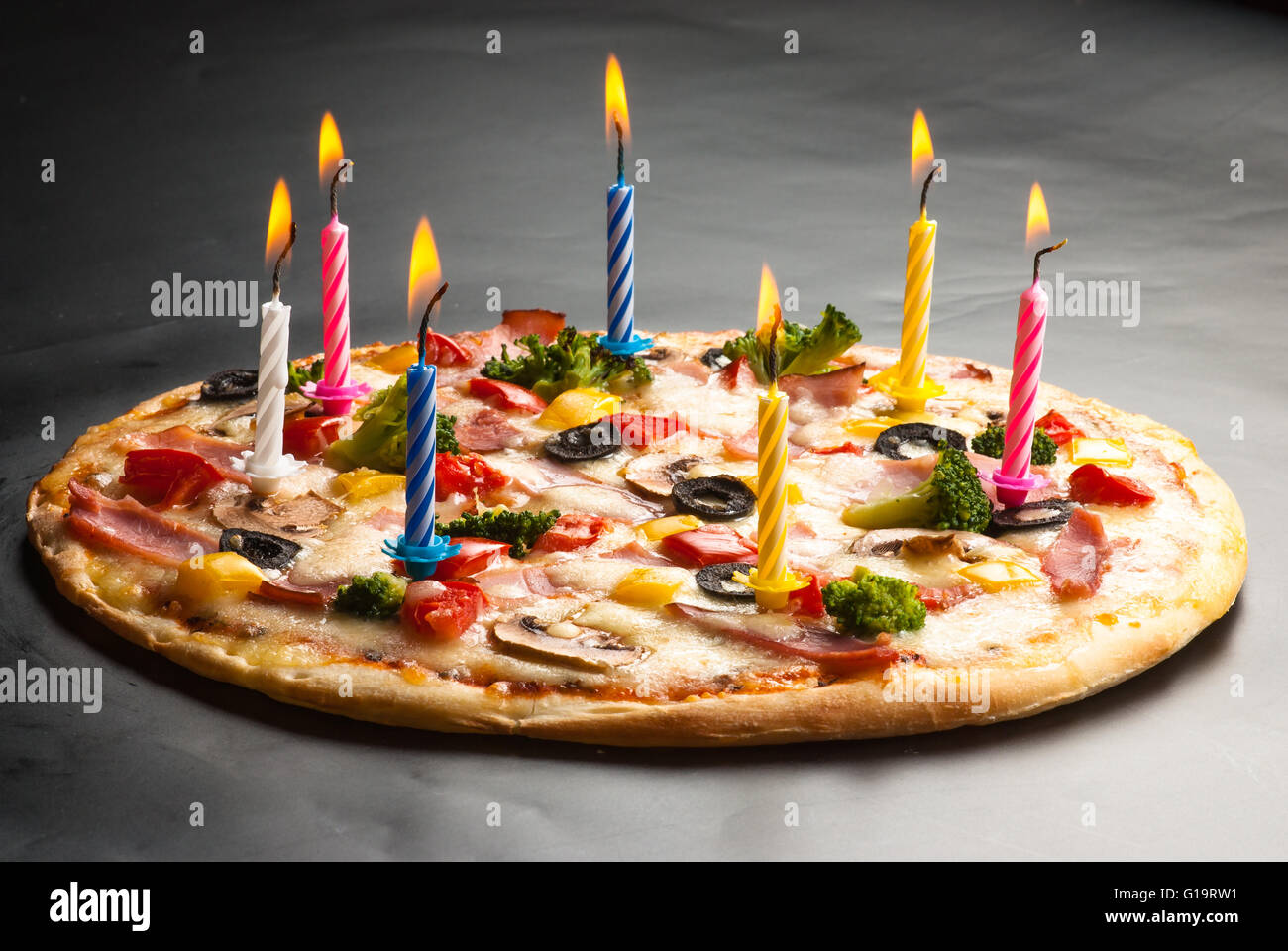 Пицца со свечками на день рождения