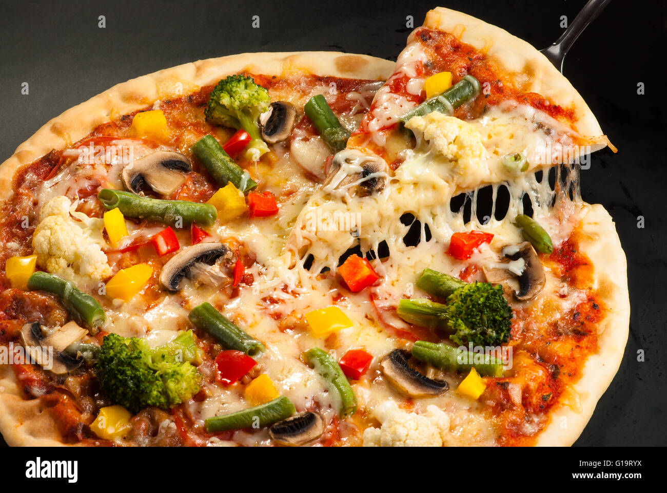 Oven fresh pizza hi-res stock photography and images - Alamy