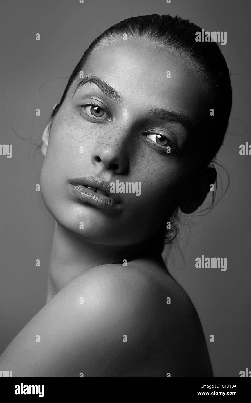 Fashion Portrait Black And White Hi res Stock Photography And Images fashion-portrait-black-and-white-hi-res-stock-photography-and-images