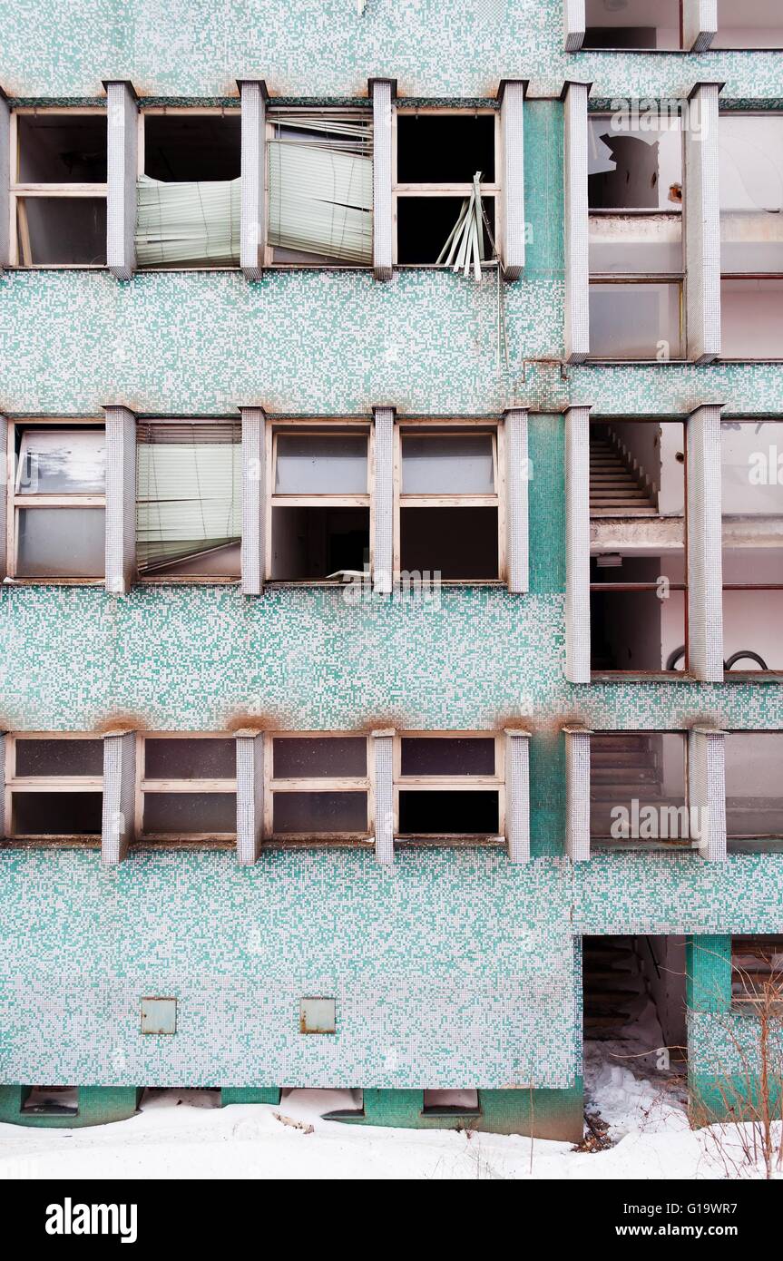 Abandoned high building with broken windows Stock Photo - Alamy