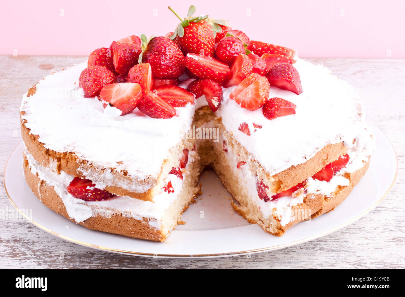 strawberry layer cake Stock Photo - Alamy
