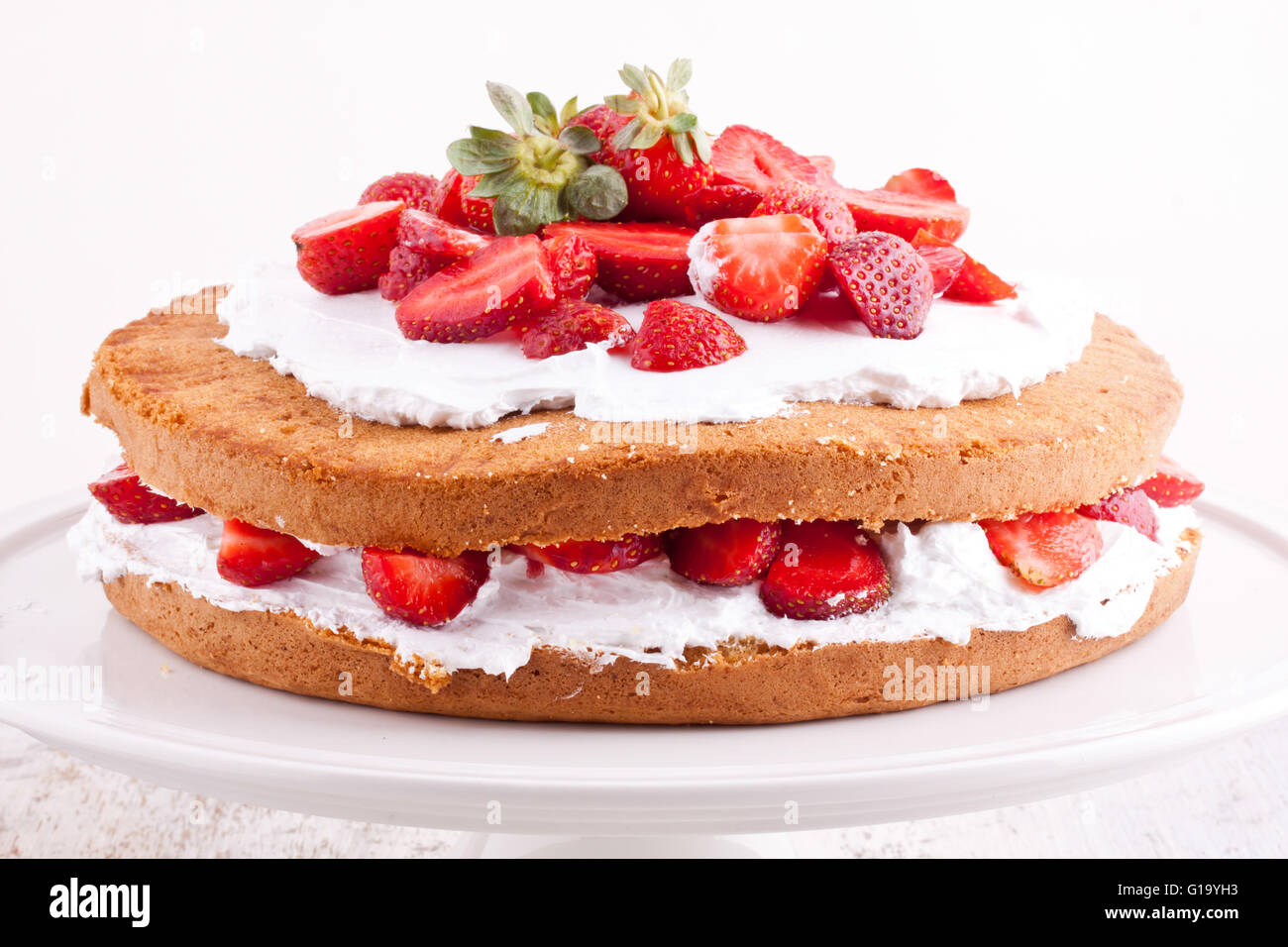 strawberry layer cake Stock Photo - Alamy