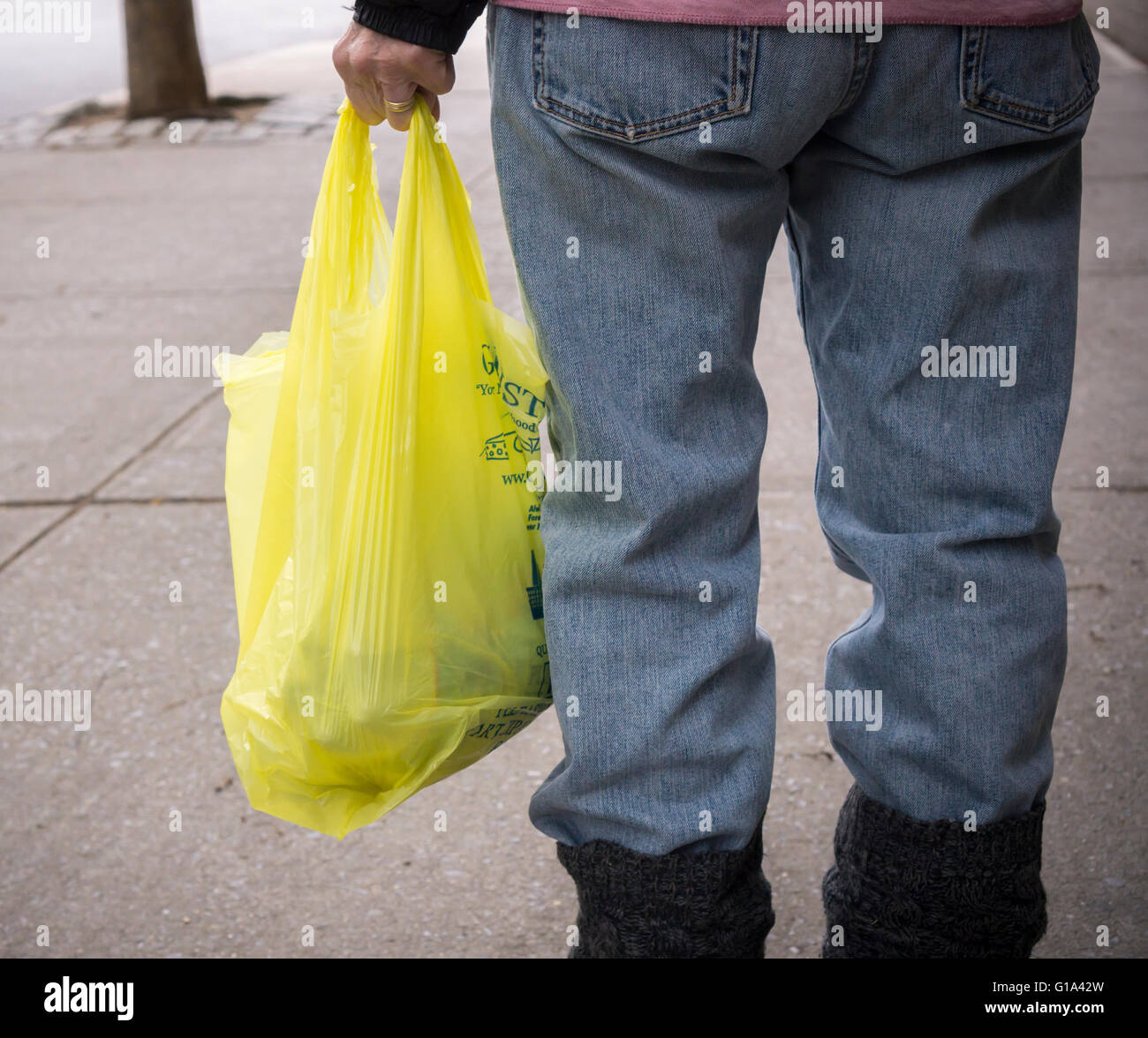 A shopper with her supermarket plastic bag in New York on Thursday, May 5, 2016. The New York City Council approved a bill to charge shoppers 5 cents for every bag used in order to encourage people to reuse or bring their own bags. (© Richard B. Levine) Stock Photo