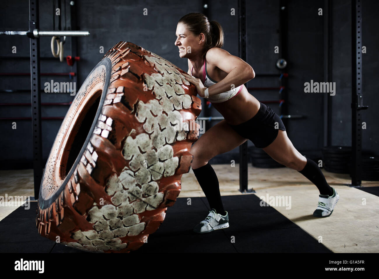 Tire flipping woman hi res stock photography and images Alamy