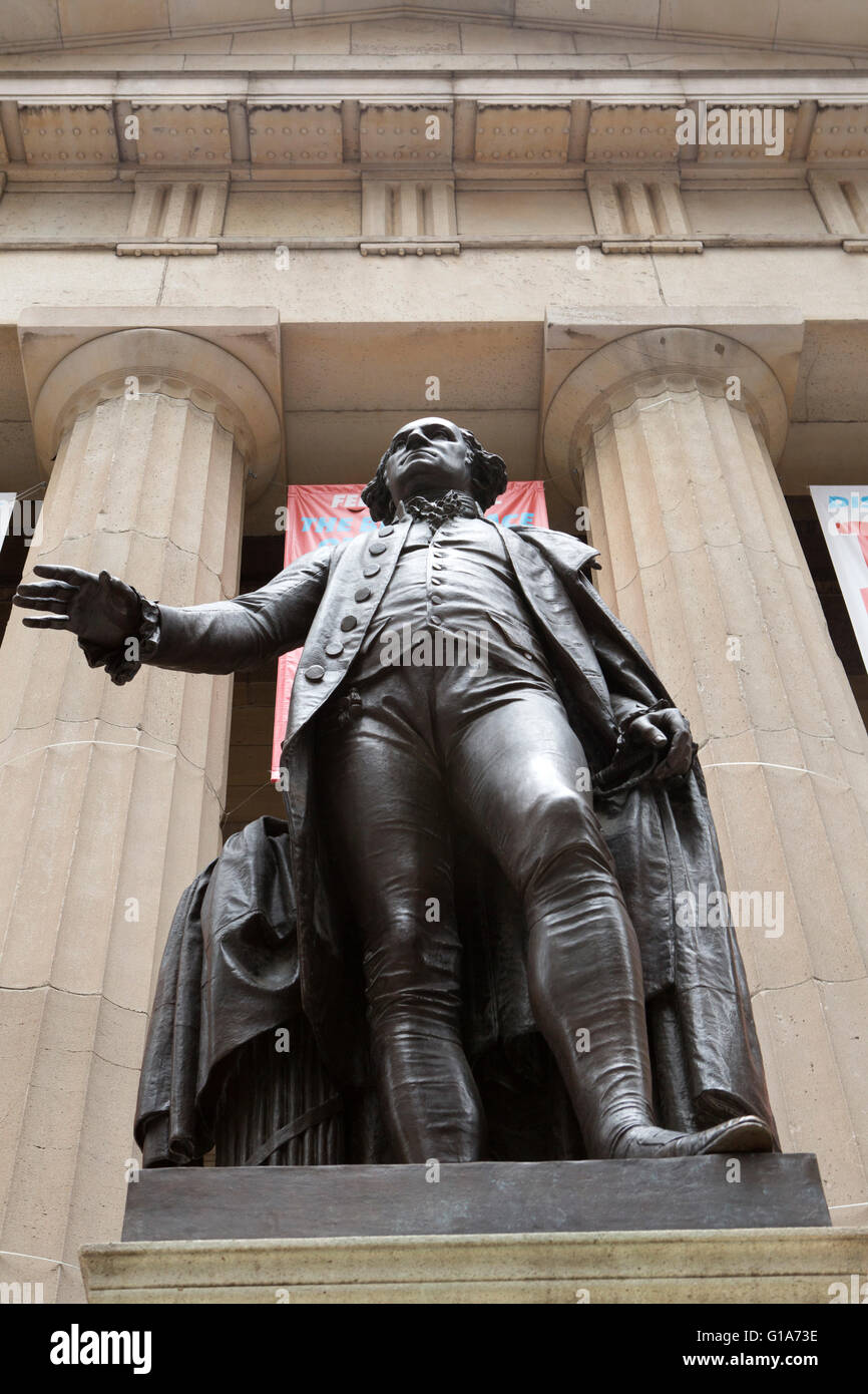 Statue of Washington on the steps of the Federal Hall at Wall Street in New York City