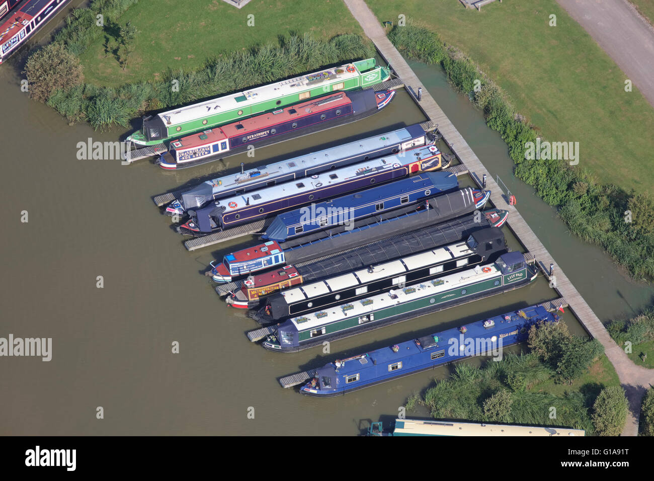 An aerial view of the pattern of canal boats in a marina Stock Photo ...