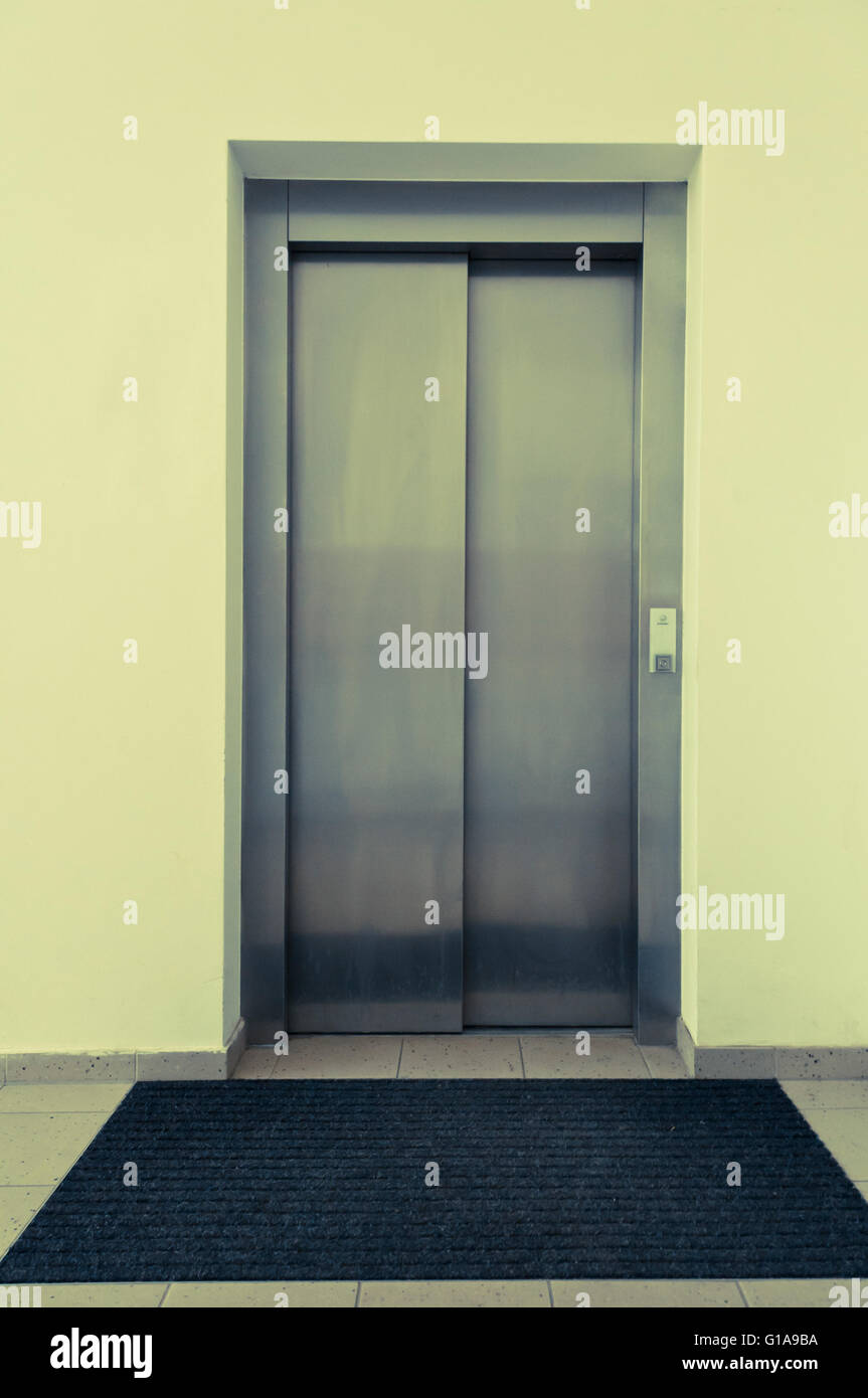 Lift doors hi-res stock photography and images - Alamy