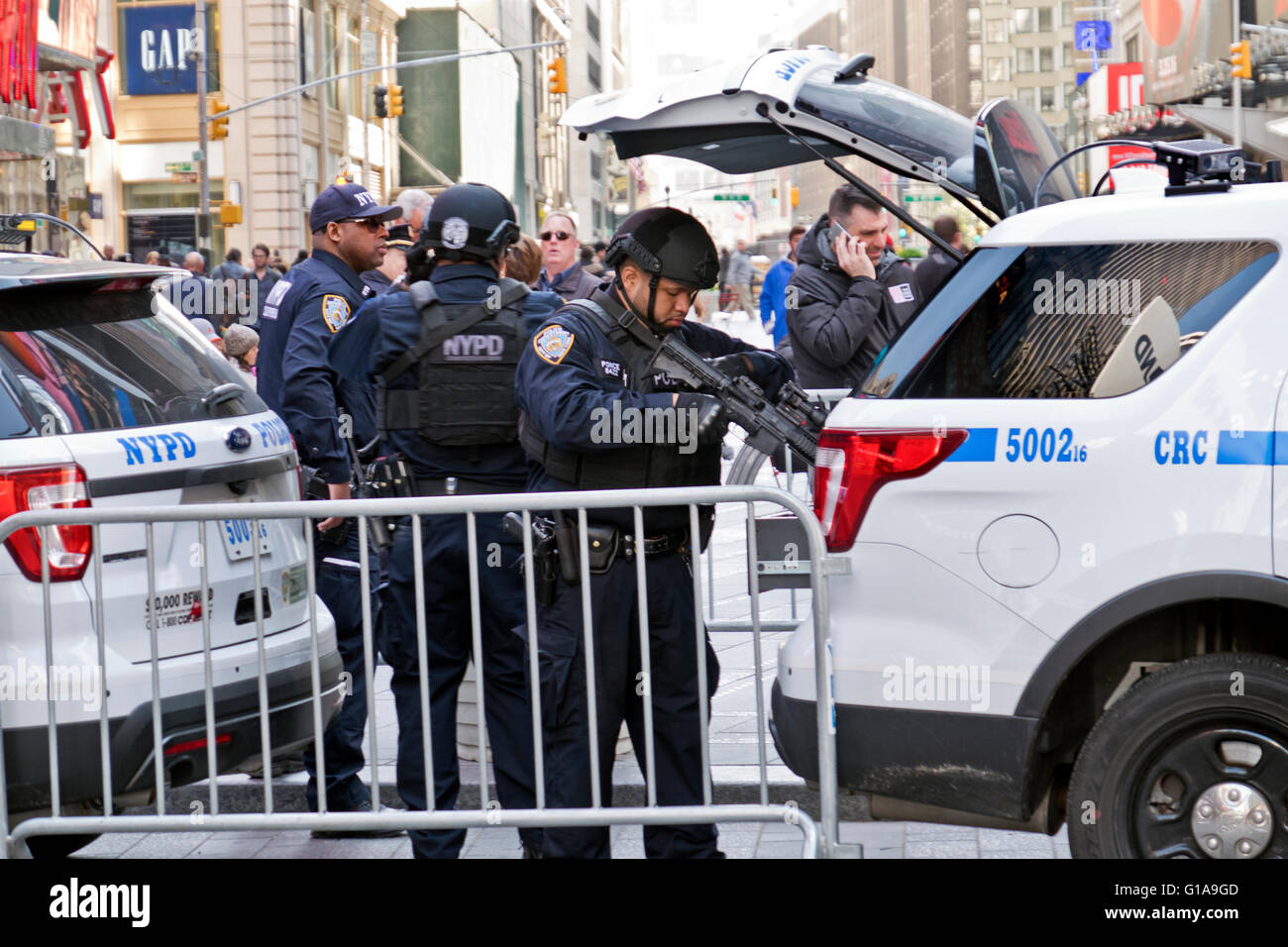 NYPD Unit Anti-terrorism Counterterrorism Police Officers Carrying ...