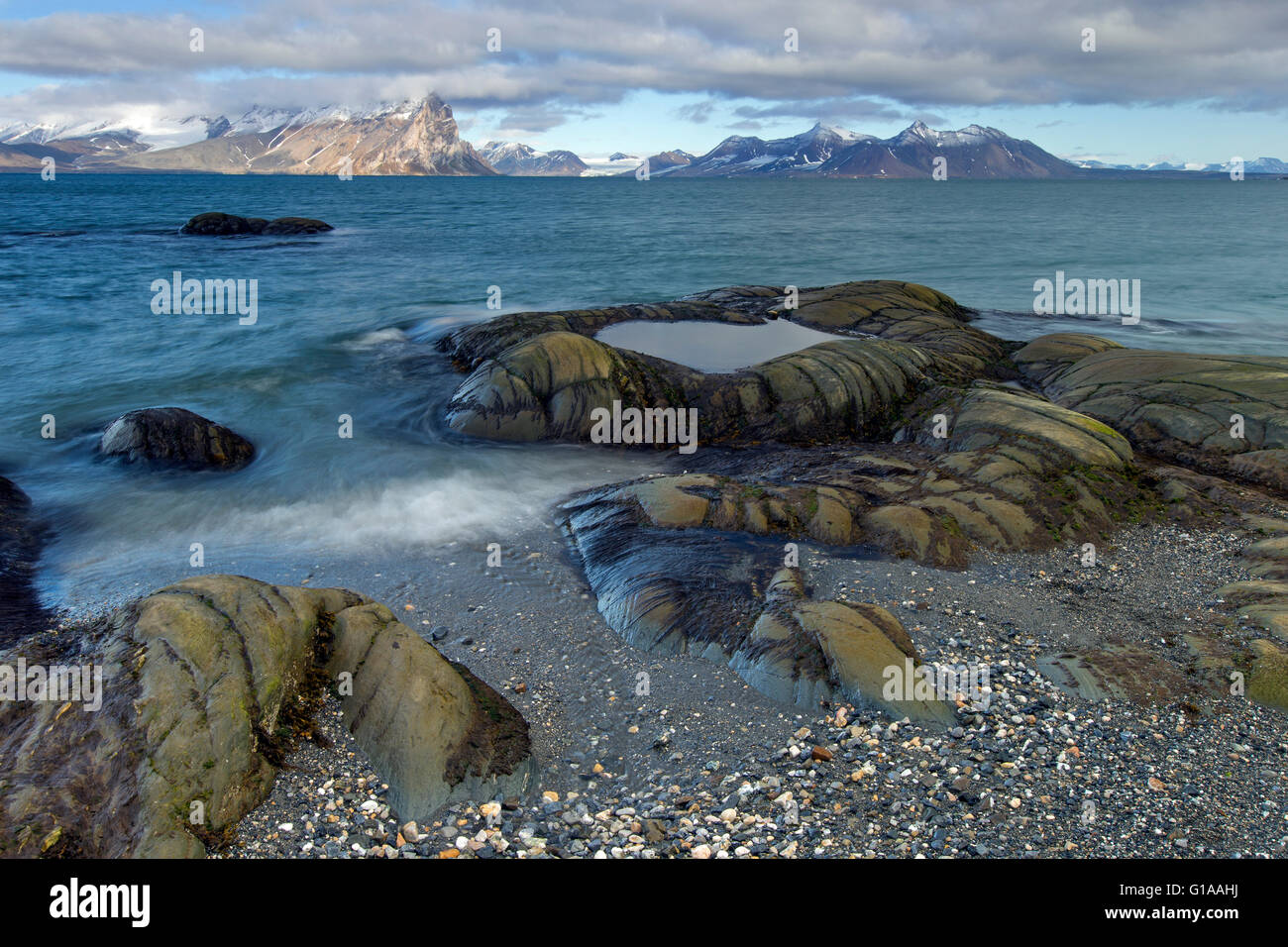 Coastline along Gashamna / Goose Bay, Hornsund, Svalbard / Spitsbergen, Norway Stock Photo