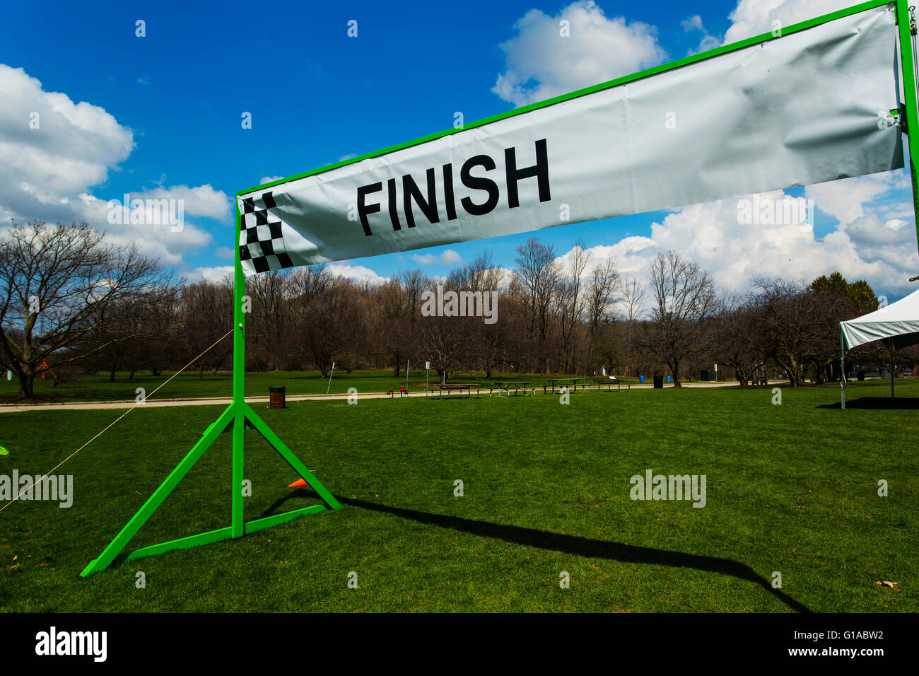 Athletics finish line hires stock photography and images Alamy