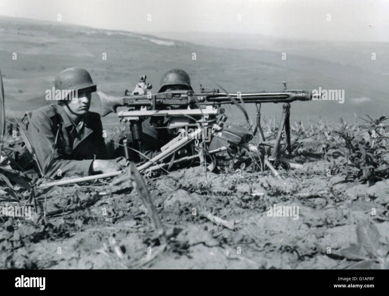 Wehrmacht soldiers operate an MG42 Machine Gun on the Eastern Front 1944 Stock Photo