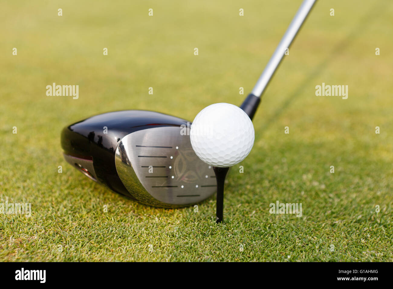 Tee shot hi-res stock photography and images - Alamy