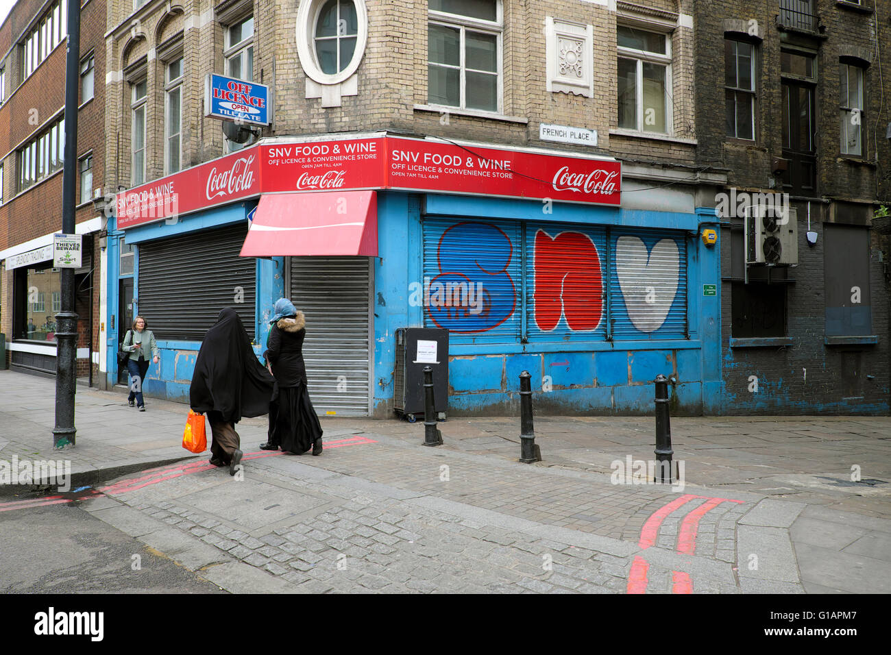 Muslim women walking along Shoreditch High Street near French Place in Shoreditch, East London UK  KATHY DEWITT Stock Photo