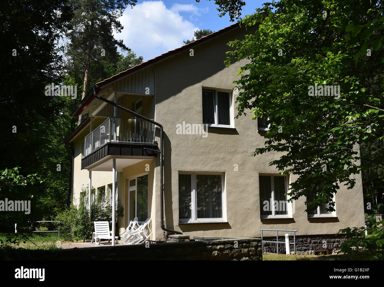 The former home of East German Prime Minister Willi Stoph in Wandlitz, Germany, 12 May 2016. The East German government houses are now being used by the Brandenburg Clinic. The new temporary exhibition 'Wandlitz Forest Settlement - A Landscape of Power' can be seen in the Barmin Panorama until 09 November 2016. Photo: BERND SETTNIK/dpa Stock Photo