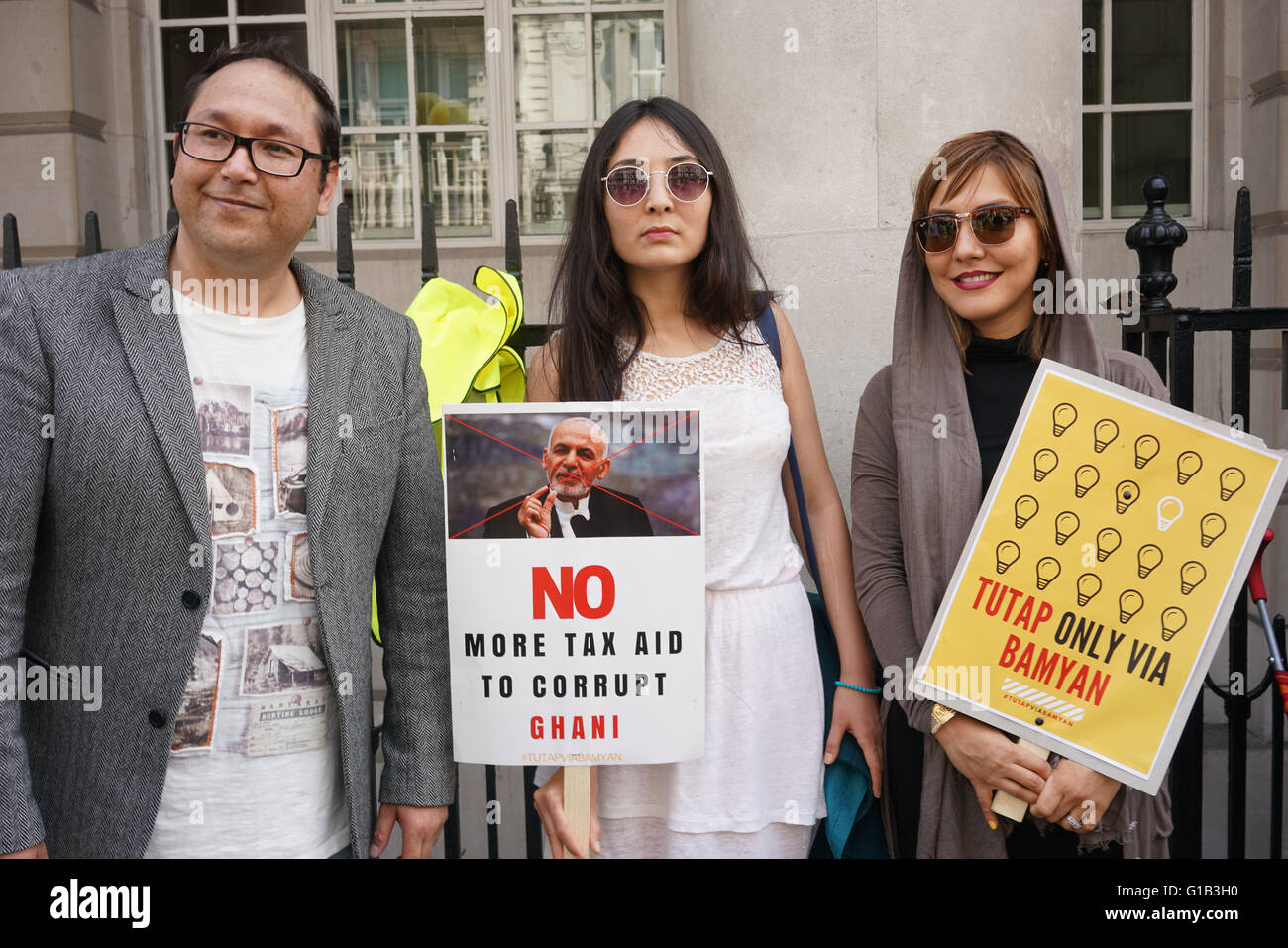 London, UK. 12th May, 2016. Hundreds of Hazara Afghan’s protest of Ashram Ghani to Stop lying to the World of changing direction away from Burma for it electric supply is  racist and against humanity outside Commonwealth Secretariat Marlborough House, Pall Mall, London. Credit:  See Li/Alamy Live News Stock Photo