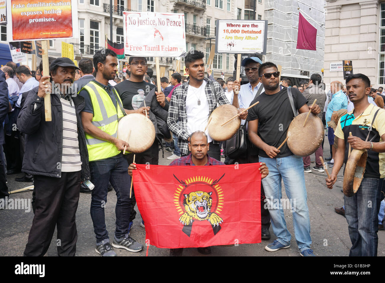 London, UK. 12th May, 2016. Hundreds of Hazara Afghan’s protest of Ashram Ghani to Stop lying to the World of changing direction away from Burma for it d illegal refugees camp and demand it to be shut down outside Commonwealth Secretariat Marlborough House, Pall Mall, London. Credit:  See Li/Alamy Live News Stock Photo