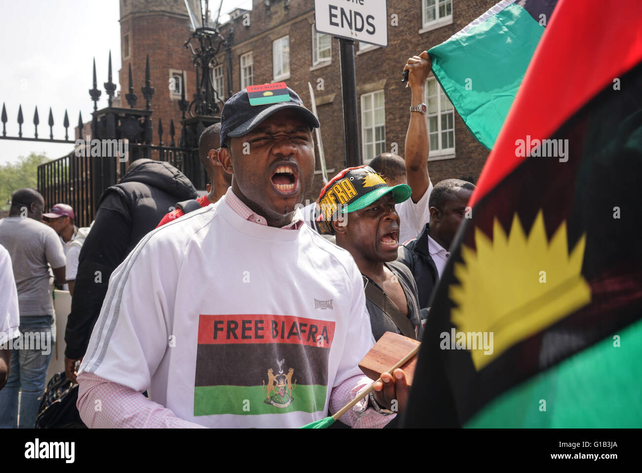 London,England,UK : Three Nations of Commonwealth of Afghanistan, Sri Lanka and Nigerian community protesters against it own President of corruption, Racist and brutality outside Commonwealth Secretariat Marlborough House, Pall Mall, London. Credit:  See Li/Alamy Live News Stock Photo