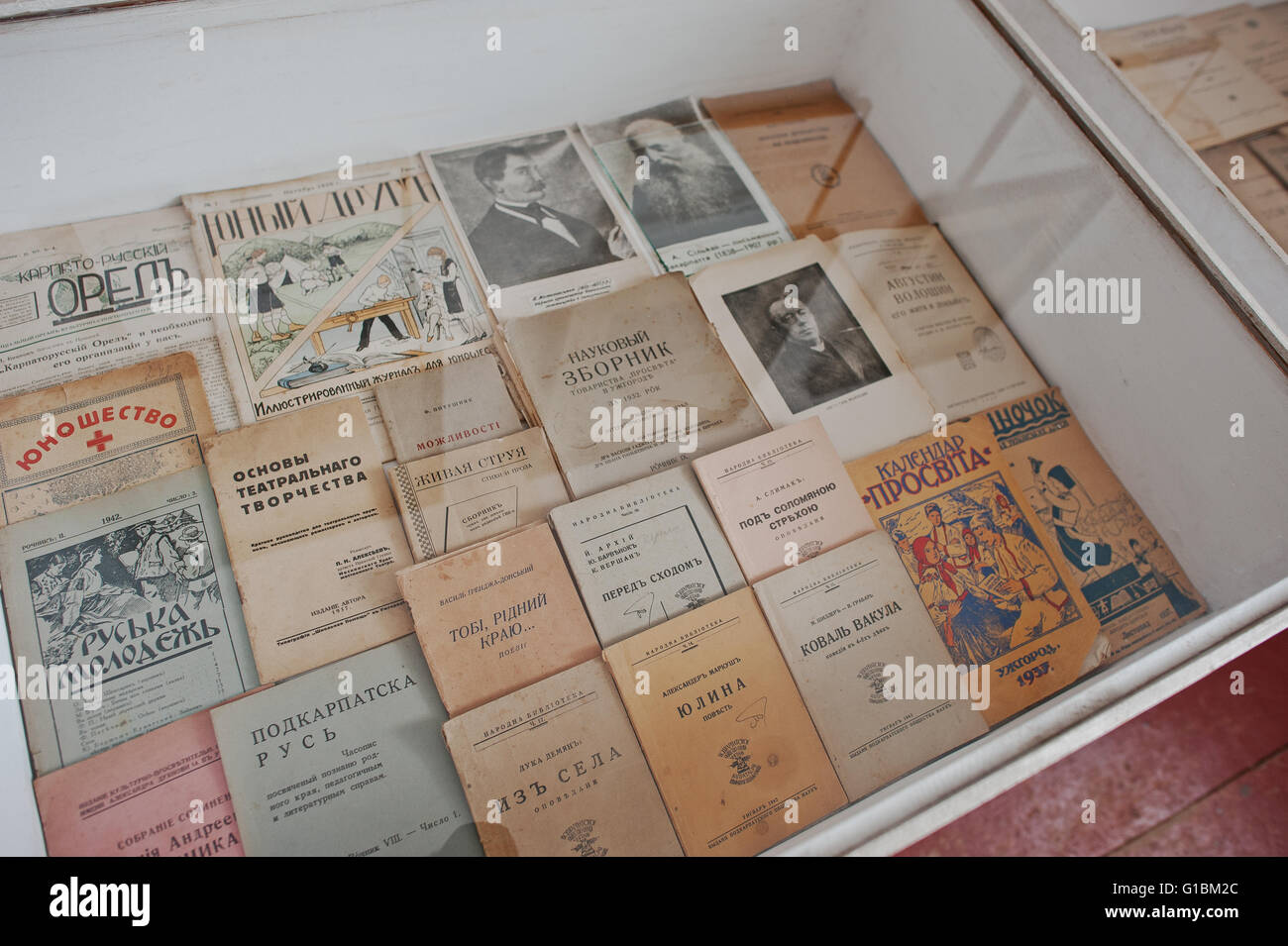 Scientific journals hi-res stock photography and images - Alamy