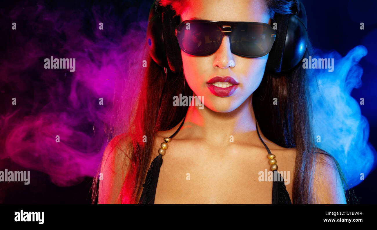 Pretty woman afro hi-res stock photography and images - Alamy