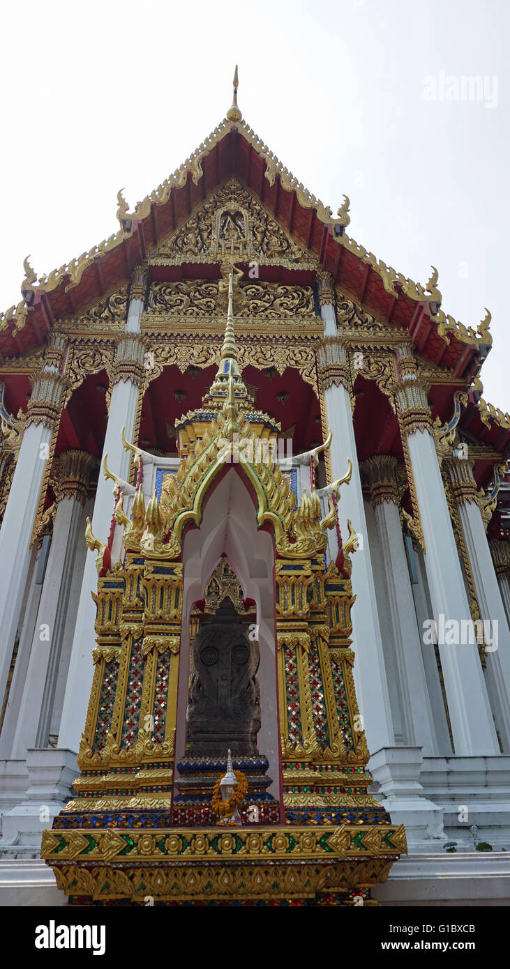 traditional thai temple in bagkok Stock Photo - Alamy