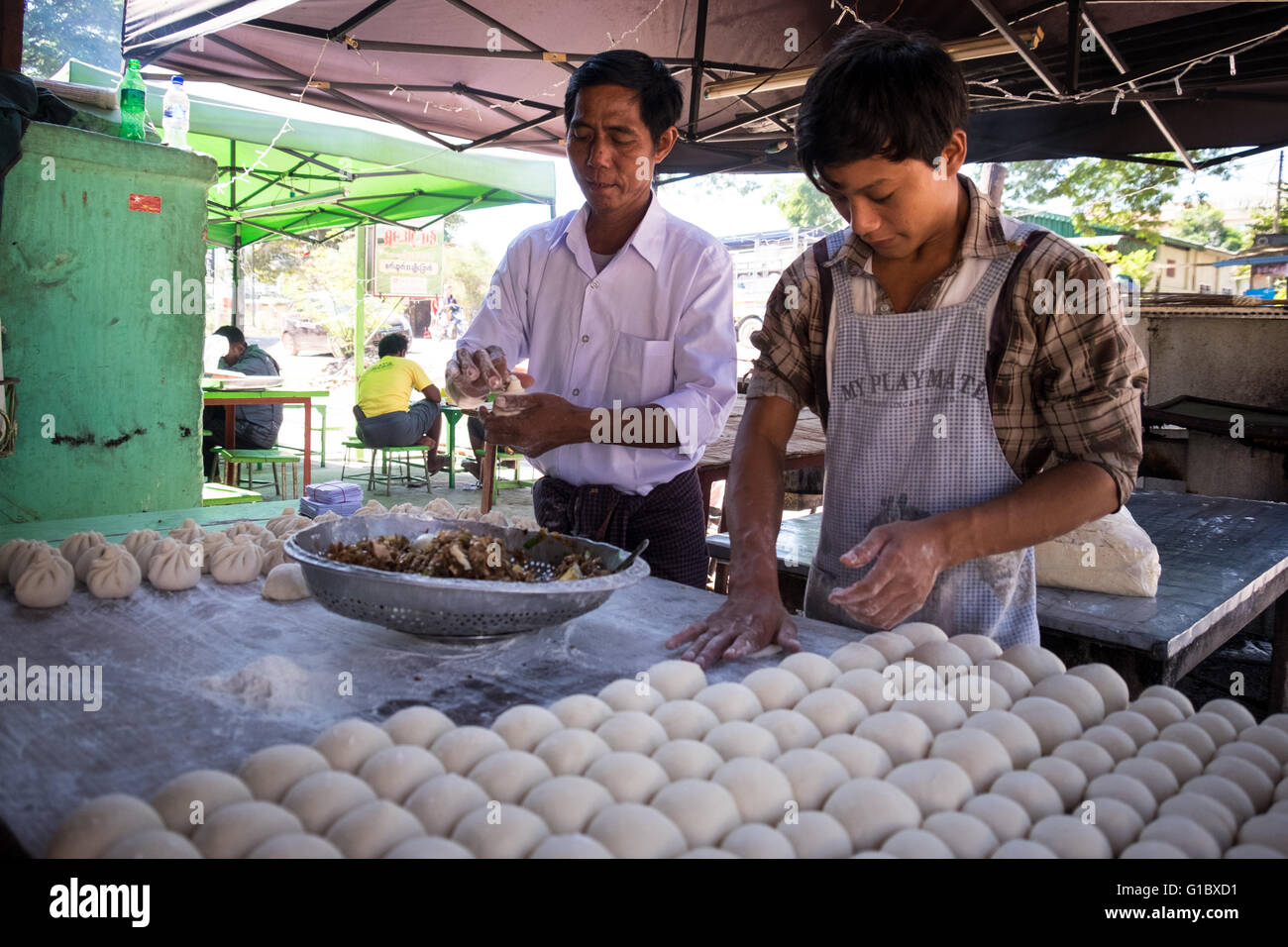 Men preparing steamed dumplings at Gold Cafe in Hsipaw, Myanmar Stock Photo