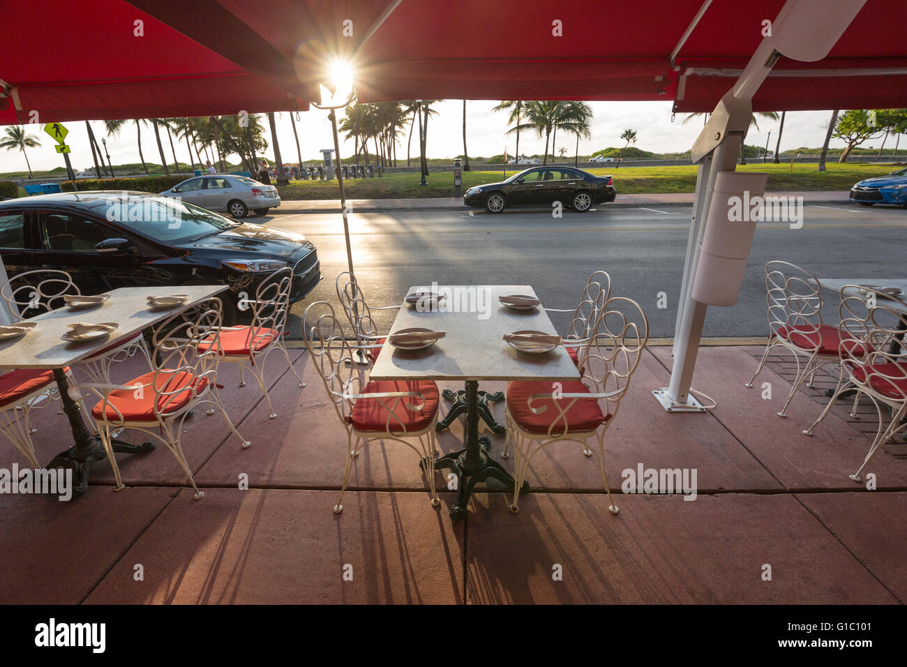 SET EMPTY OUTDOOR CAFE DINING TABLES OCEAN DRIVE SOUTH BEACH MIAMI
