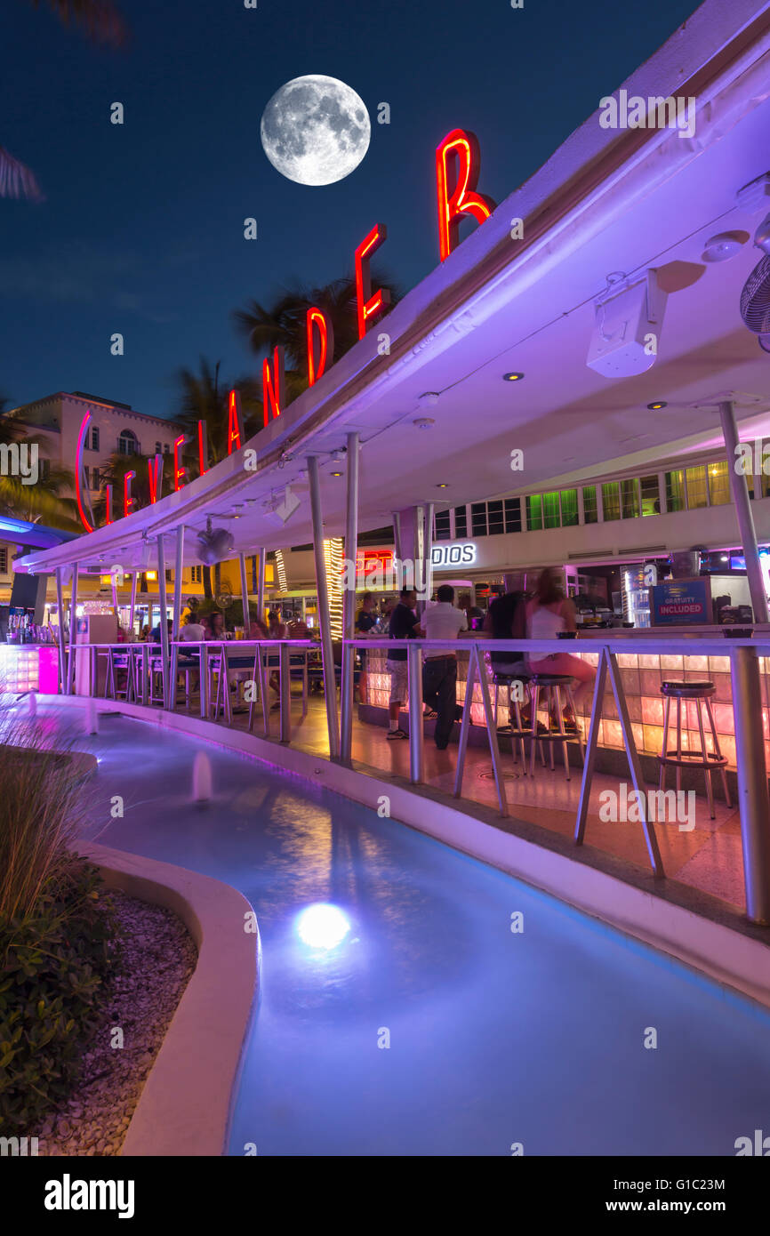 OUTDOOR BAR CLEVELANDER HOTEL OCEAN DRIVE MIAMI BEACH FLORIDA USA Stock Photo