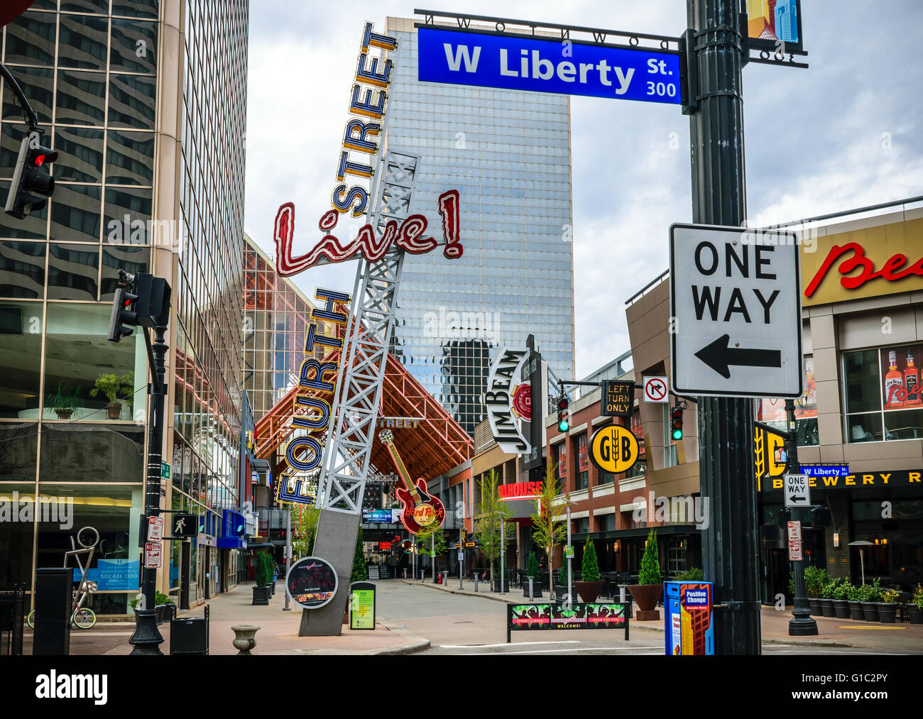 LOUISVILLE, KENTUCKY, USA Fourth Street Live an entertainment and Stock Photo: 104142499 - Alamy