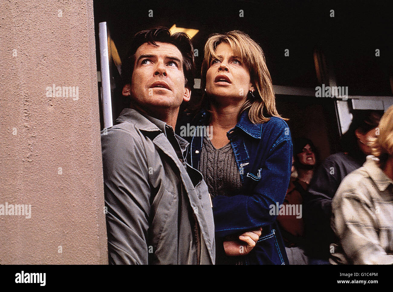 Dante's Peak / Pierce Brosnan / Linda Hamilton Stock Photo - Alamy