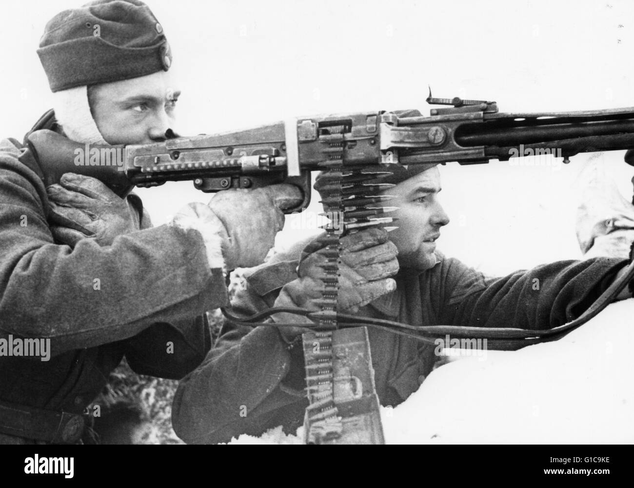 German troops fire an MG42 on the Eastern Front 1943 Stock Photo
