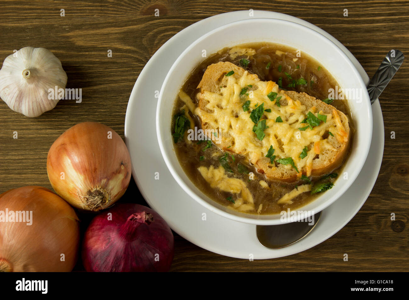 https://c8.alamy.com/comp/G1CA18/french-onion-gratin-soup-G1CA18.jpg