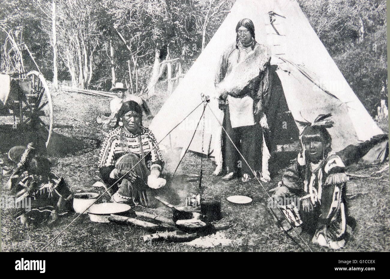 Native American Indians in front of a wigwam or tepee 1900 Stock Photo