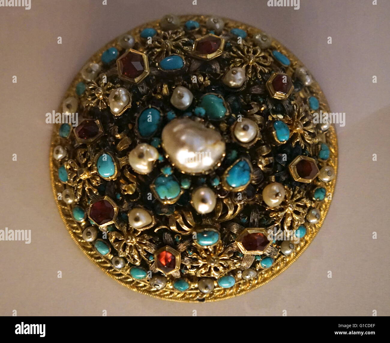 Gilt clasp hi-res stock photography and images - Alamy
